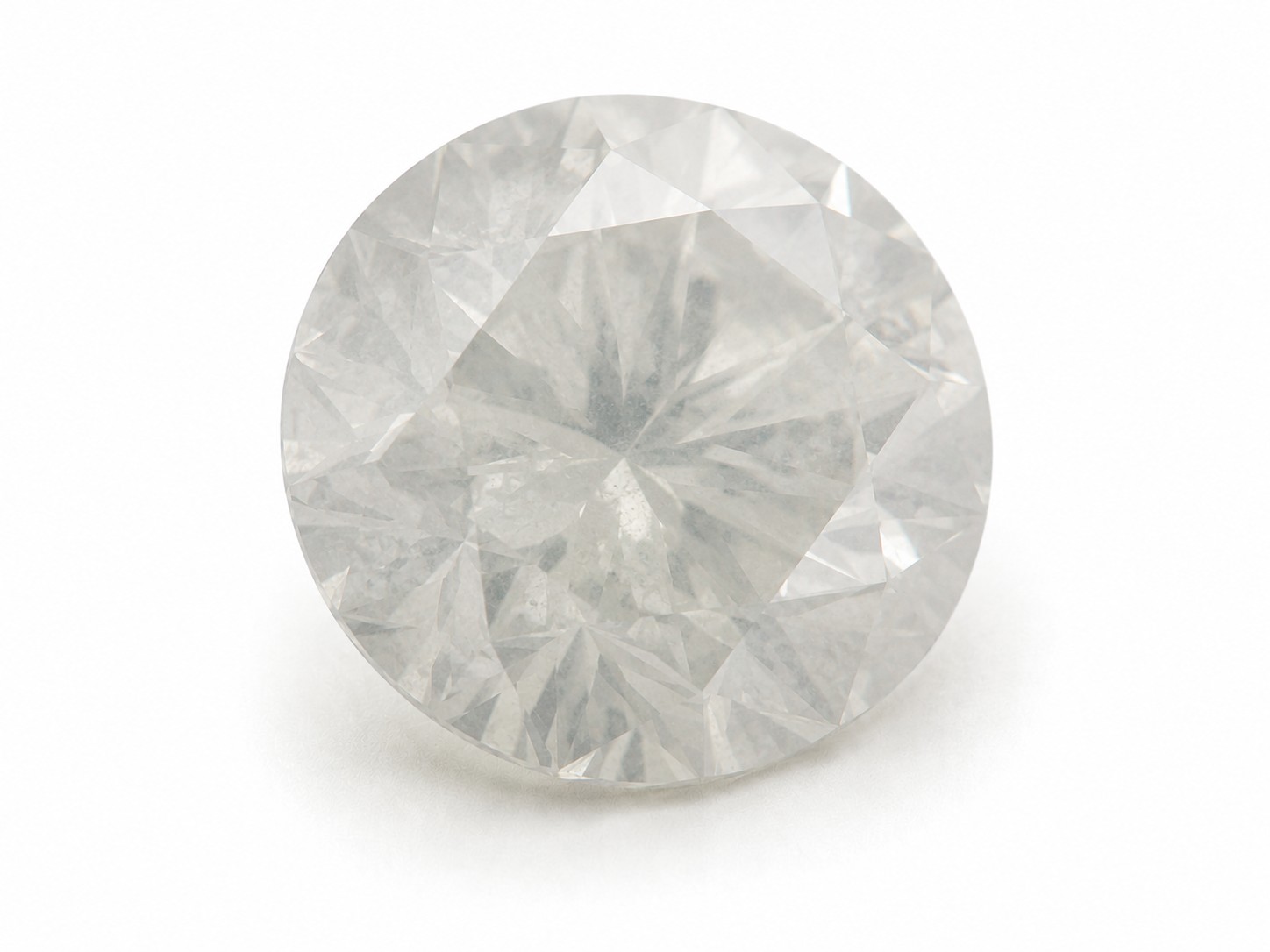 Diamant med tydeligt diset, mælket udseende